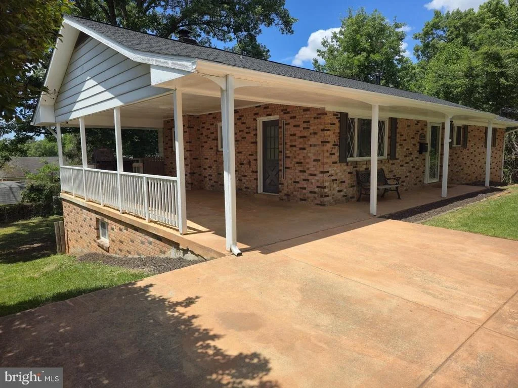 Photo of 6318 BARRS LANE
