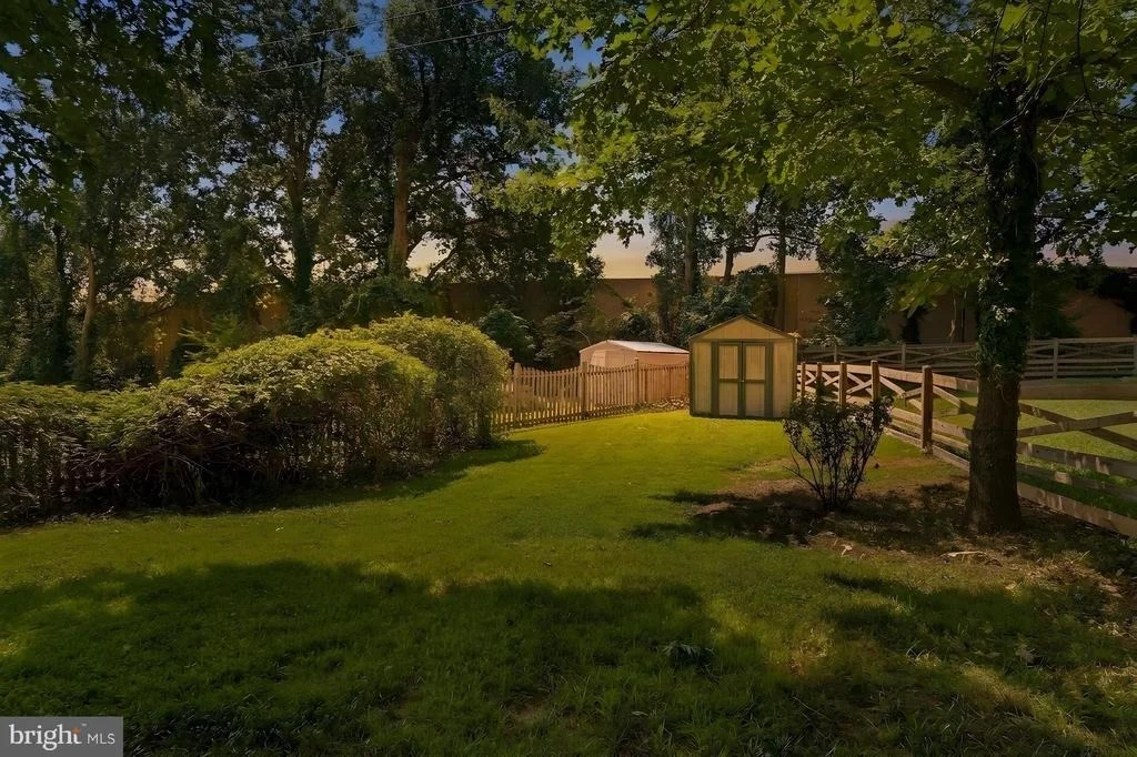 Photo of 7821 FALSTAFF ROAD