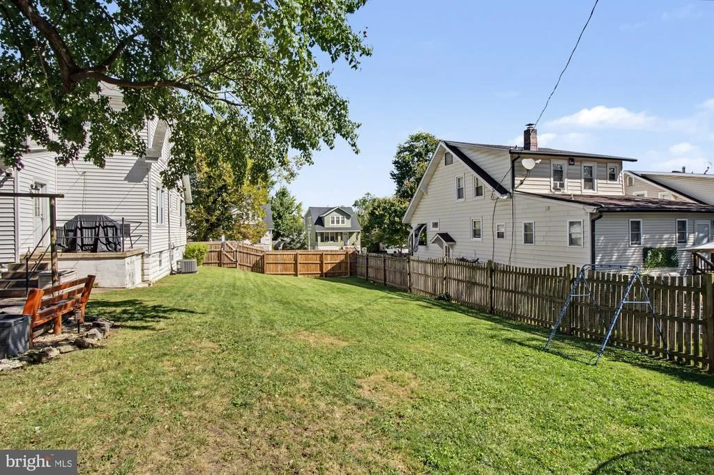 Photo of 2811 PINEWOOD AVENUE