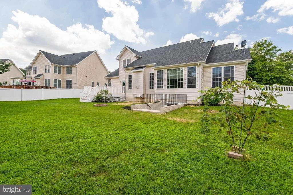 Photo of 457 UNIVERSITY DRIVE