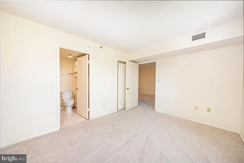 Photo of Unit 1807 at 15101 INTERLACHEN DRIVE