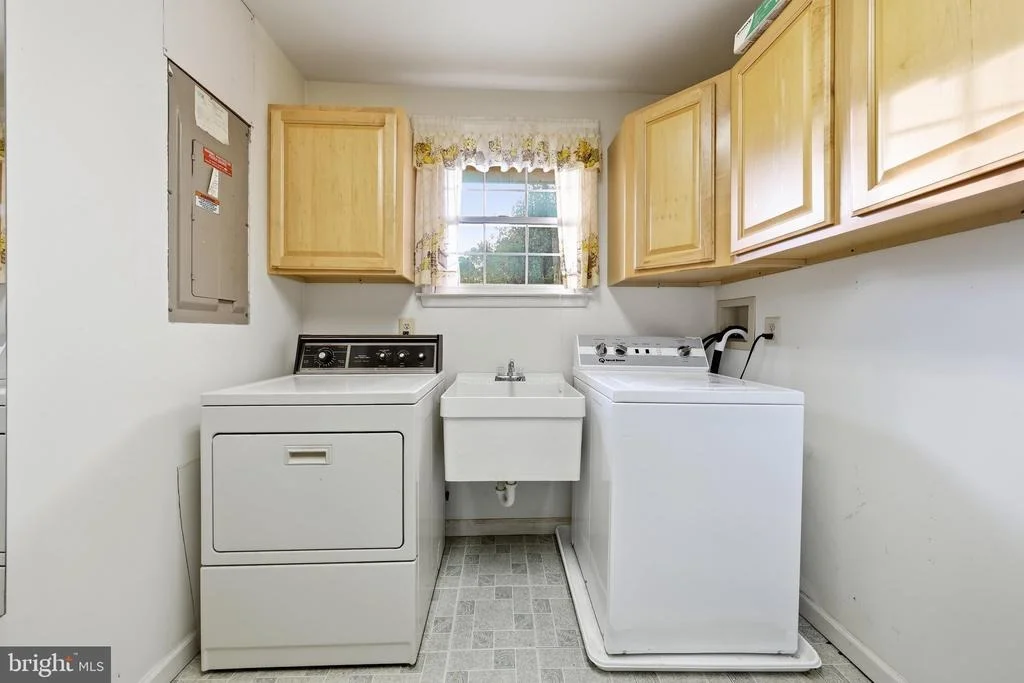 Photo of 5194 DEBRA ROAD