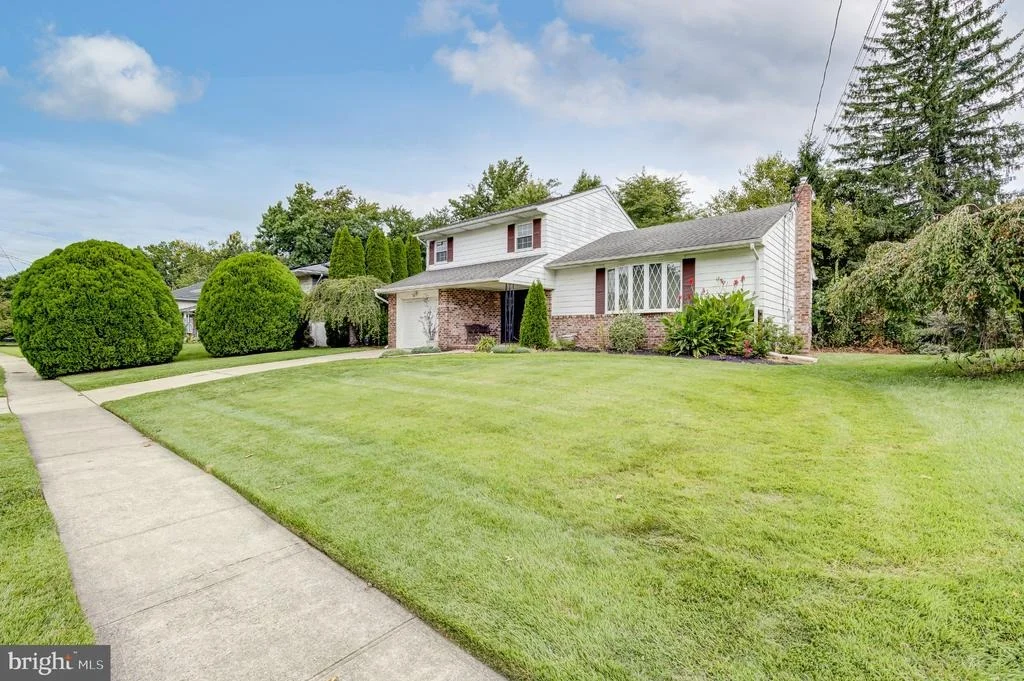 Photo of 10 PASADENA DRIVE