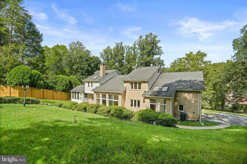 Photo of 10320 GLEN ROAD