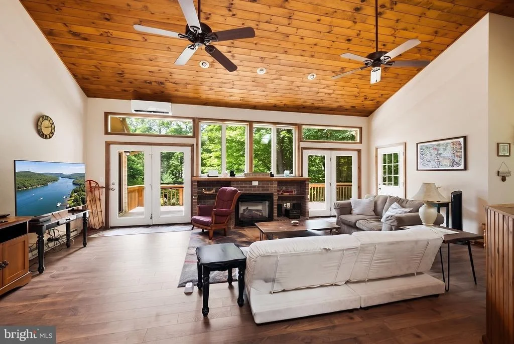 Photo of 365 PINNACLE DRIVE