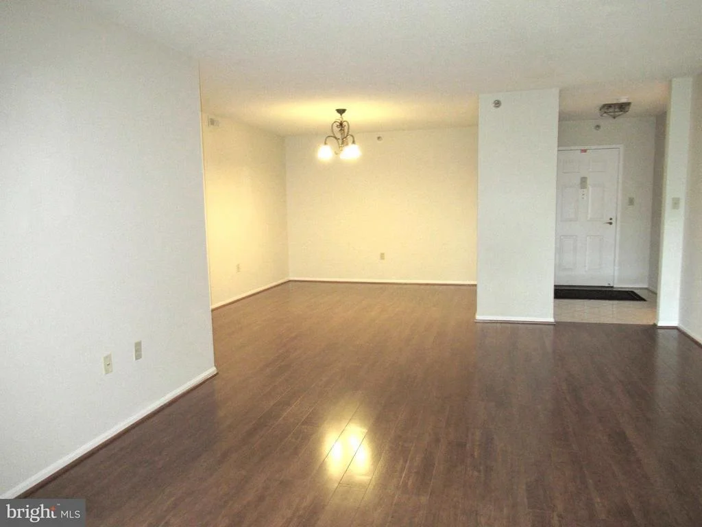 Photo of Unit 1422 at 15101 INTERLACHEN DRIVE