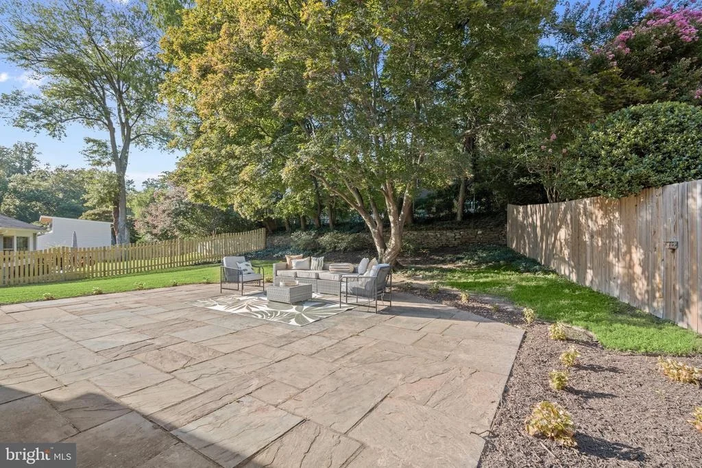 Photo of 6117 OVERLEA ROAD