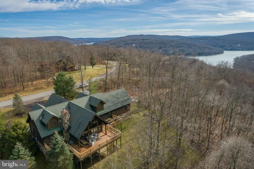 Photo of 246 MOUNTAINTOP ROAD