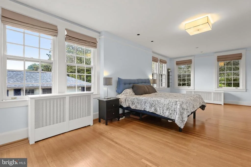 Photo of 210 NORTHFIELD PLACE