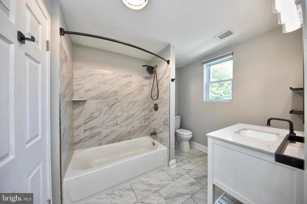 Photo of 1820 ARBUTUS AVENUE
