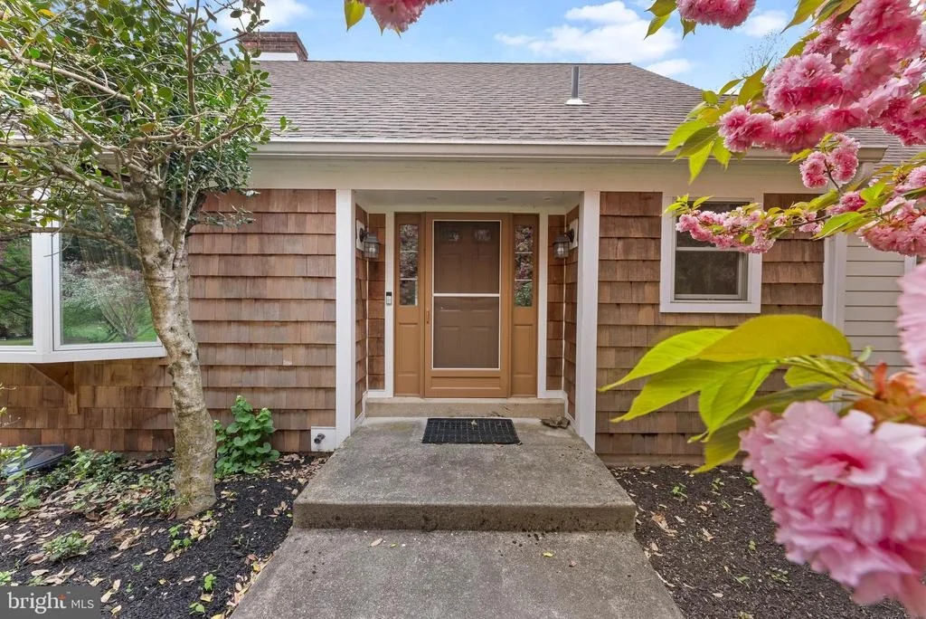 Photo of 682 WHIRLAWAY DRIVE