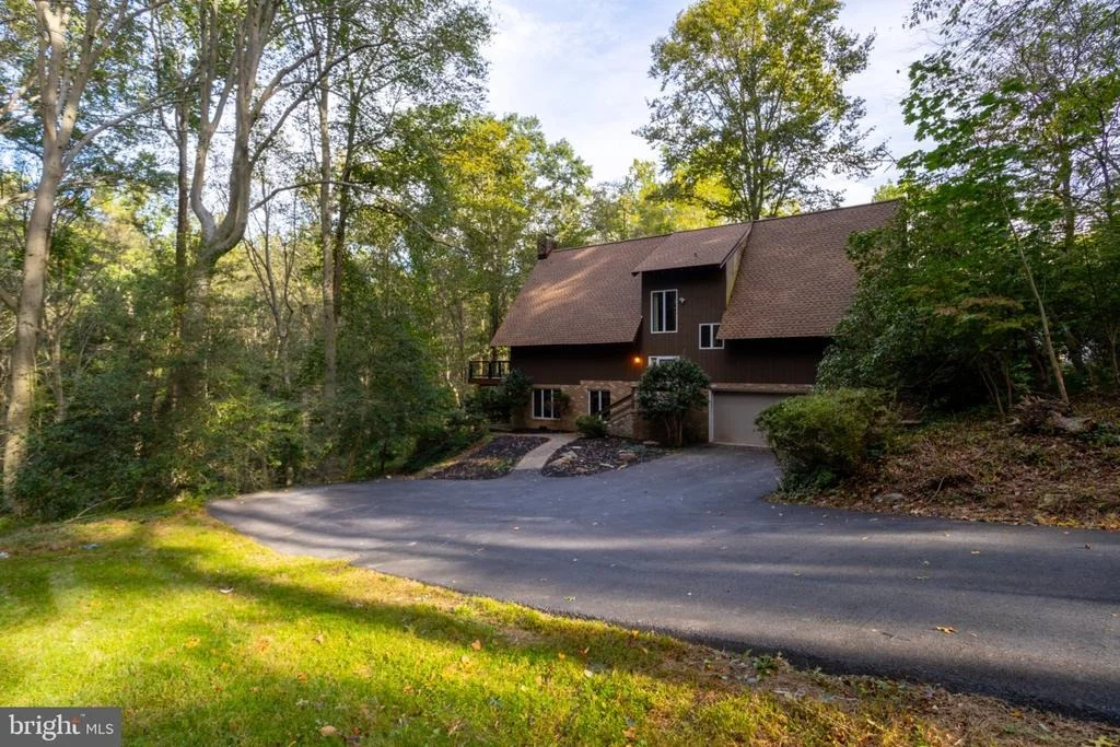 Photo of 2010 FALLSGROVE WAY