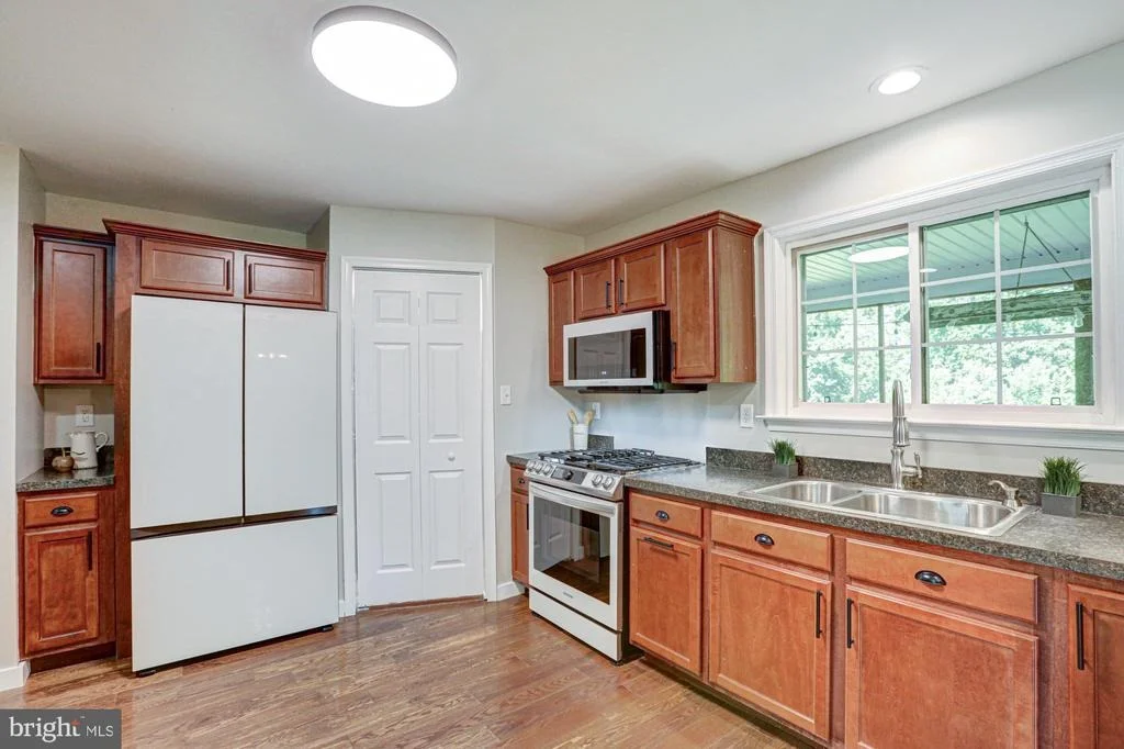 Photo of 119 N MEADOW DRIVE