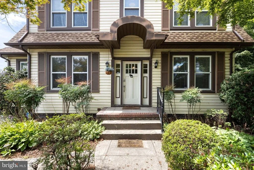 Photo of 1704 LINCOLN DRIVE