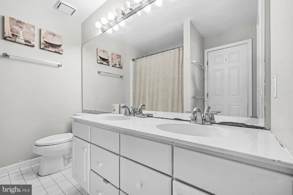 Photo of Unit 301 at 21843 BALDWIN SQUARE