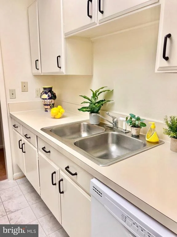 Photo of Unit 732B at 3398 GLENEAGLES DRIVE