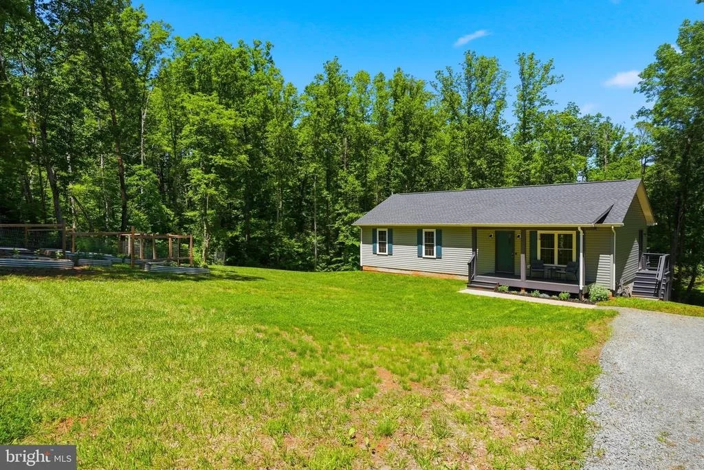 Photo of 898 SEVILLE RD.