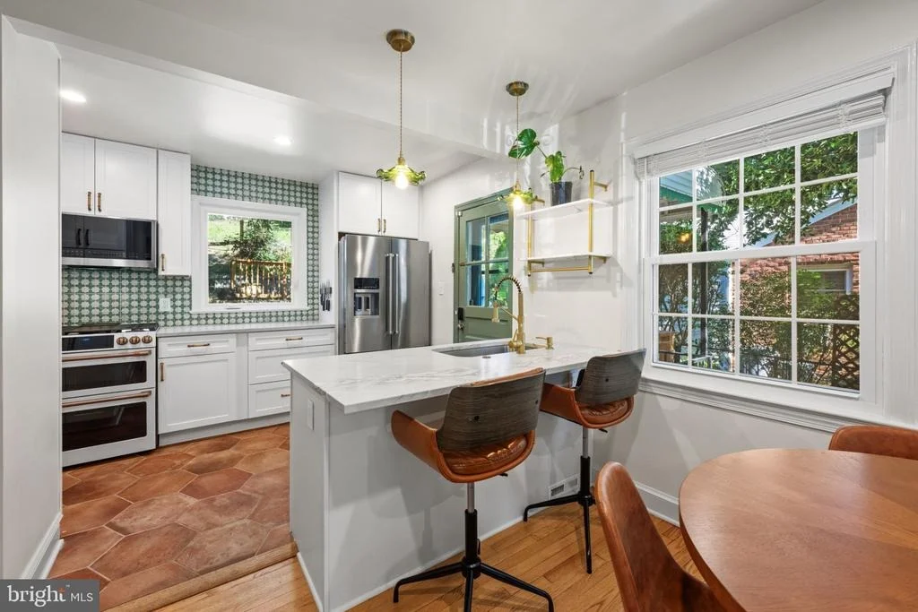 Photo of 403 WILLIAMSBURG DRIVE N