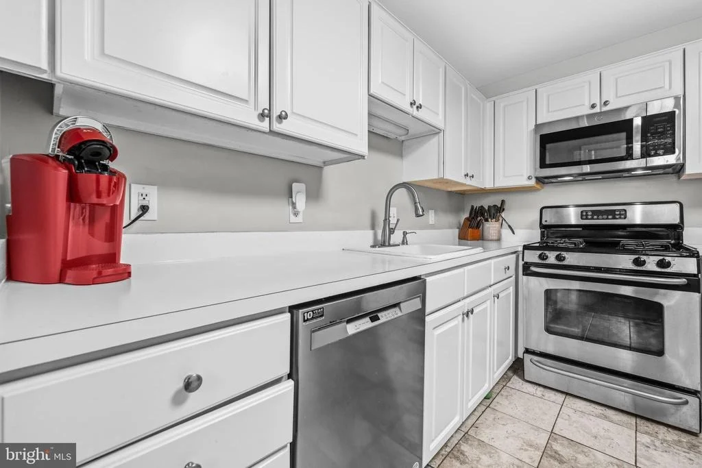 Photo of Unit 301 at 21843 BALDWIN SQUARE