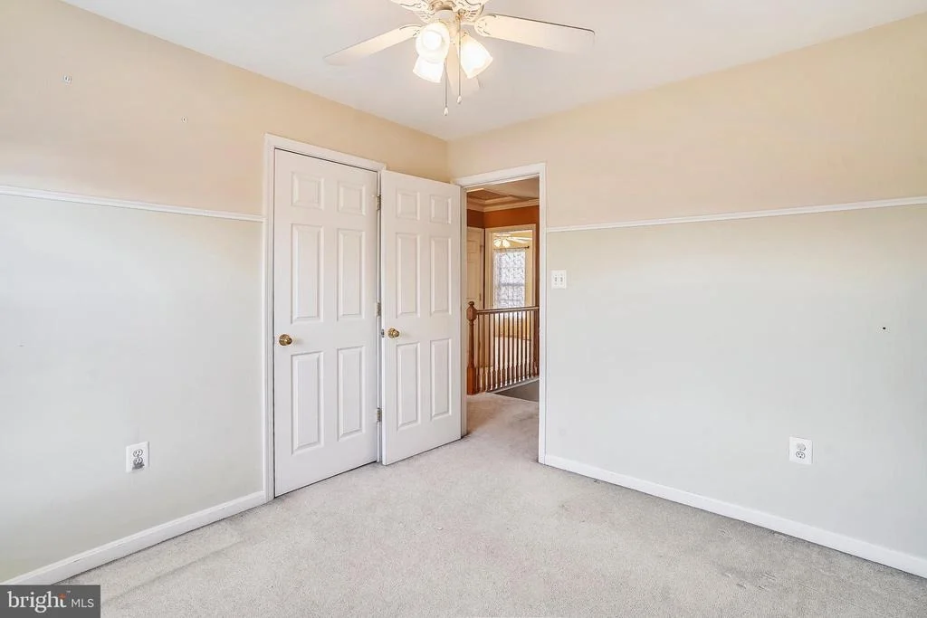 Photo of 2240 W GREENLEAF DRIVE