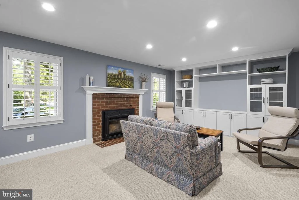 Photo of 710 WOODSIDE PARKWAY