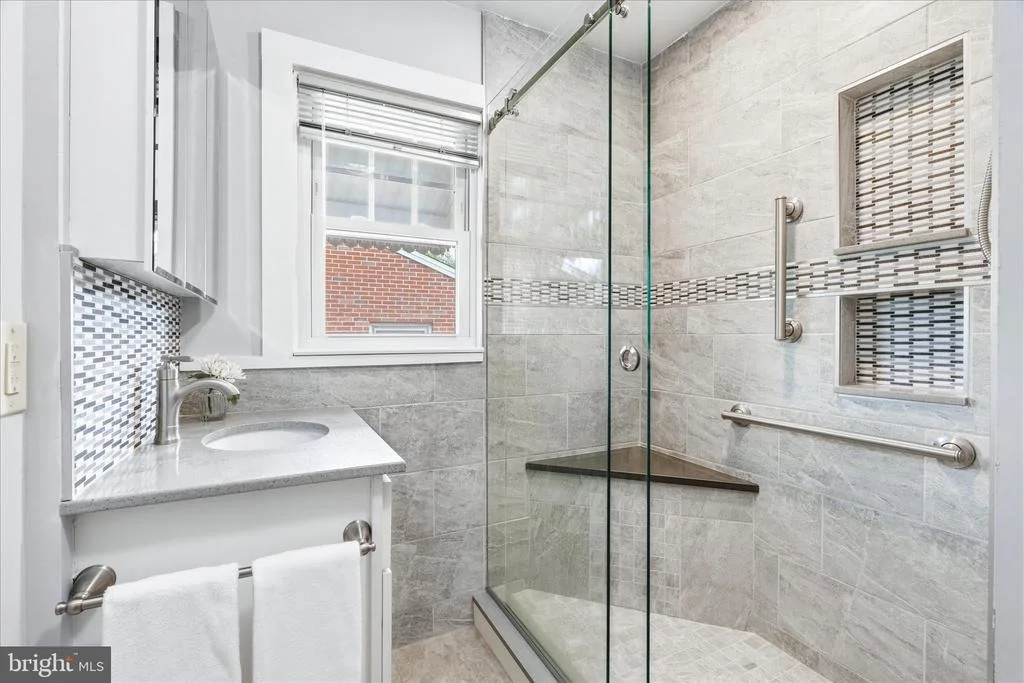 Photo of 6 E 13TH STREET