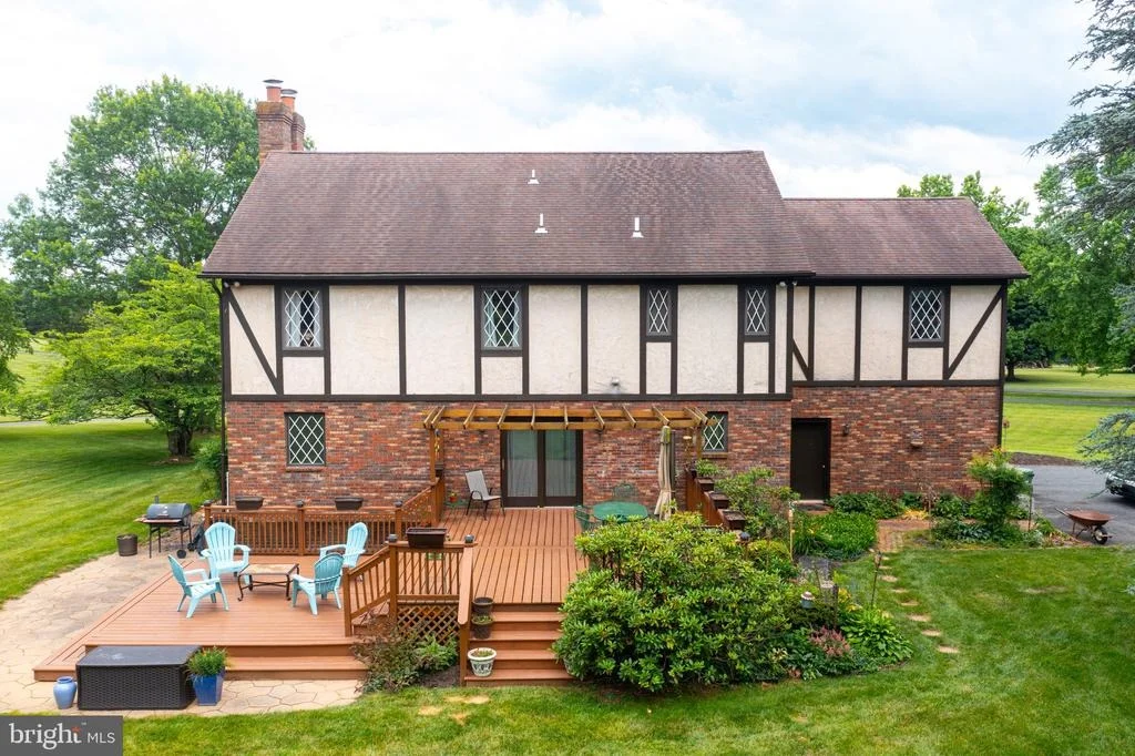 Photo of 2300 KINGS ARMS DRIVE
