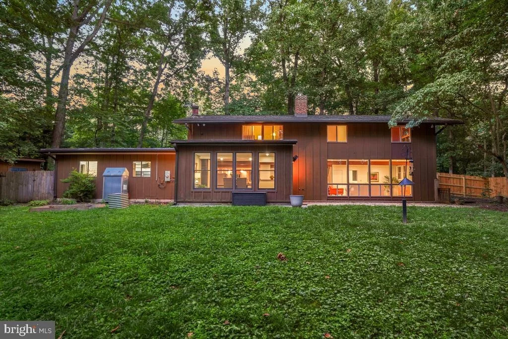 Photo of 8545 PINEWAY COURT