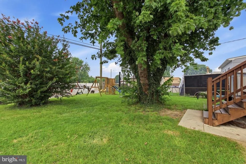 Photo of 1742 LESLIE ROAD
