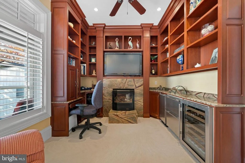 Photo of 206 HARBOR DRIVE