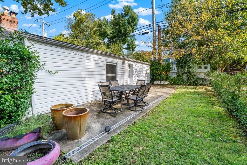 Photo of 6015 FOREST ROAD