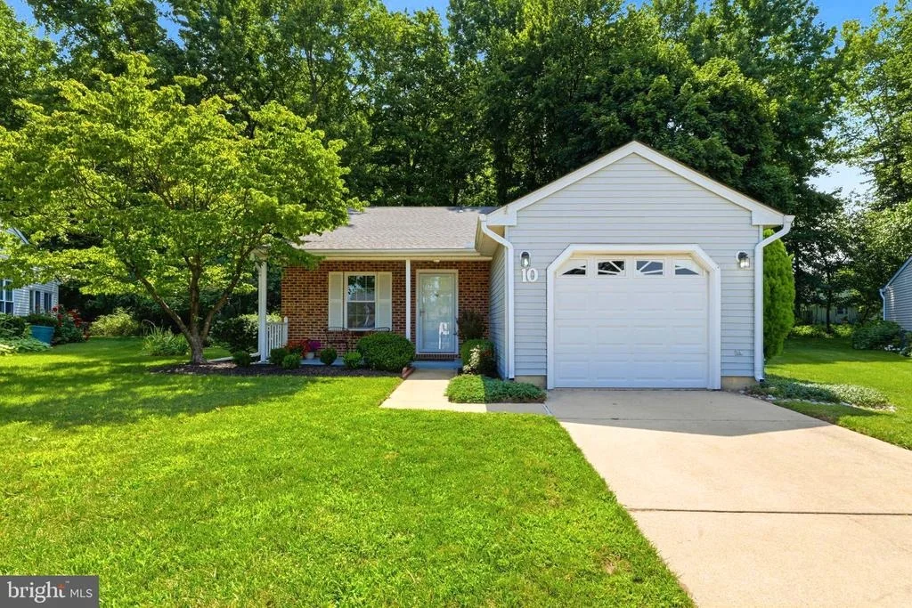 Photo of 10 MADISON COURT