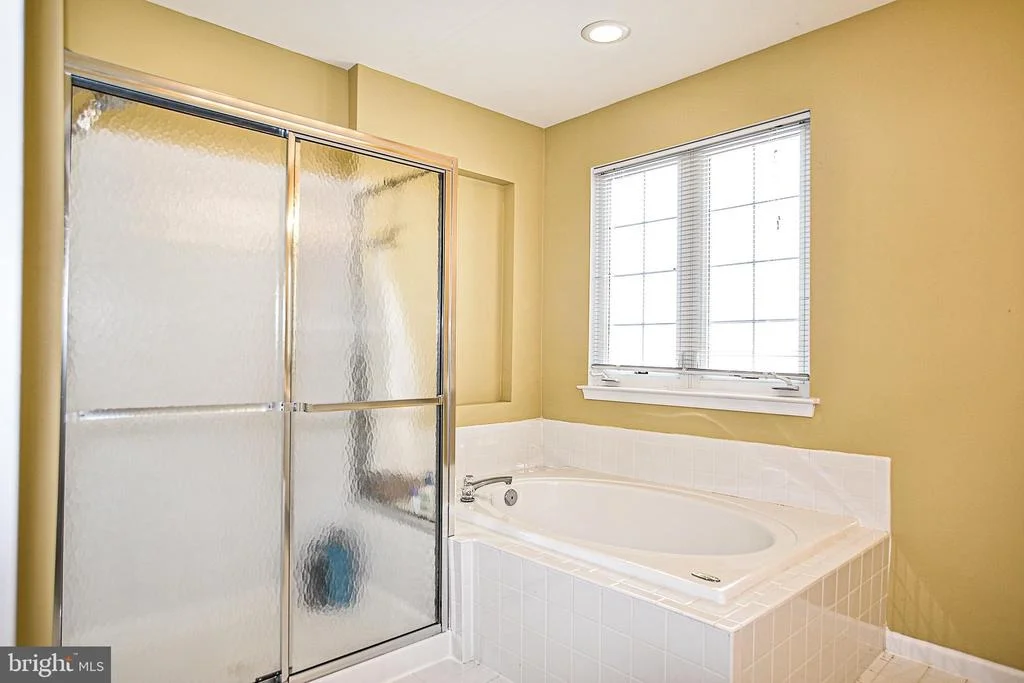 Photo of 26139 MURREY DRIVE