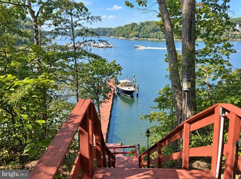 Photo of 575 LAUREL ROAD