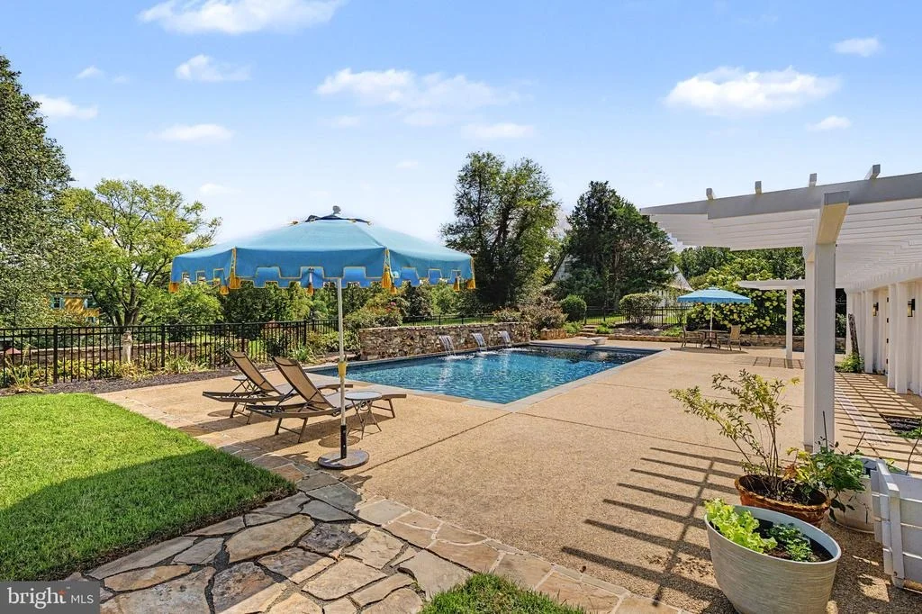Photo of 8133 GEORGETOWN PIKE