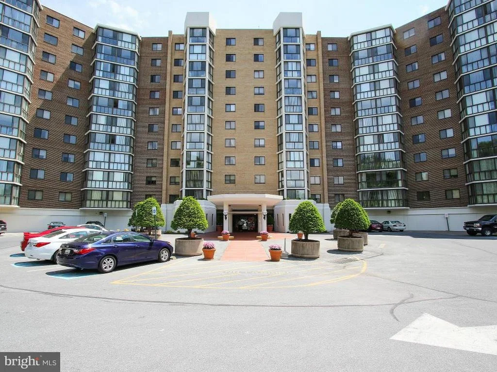 Photo of Unit 41012 at 15100 INTERLACHEN DRIVE