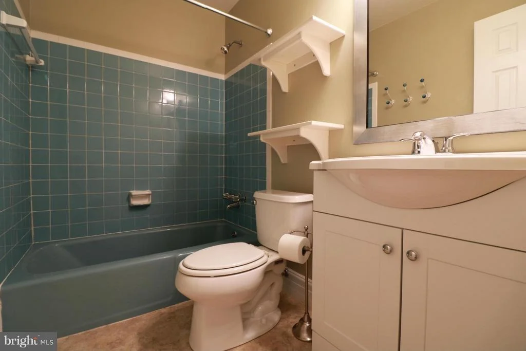 Photo of 525 WHITINGHAM DRIVE