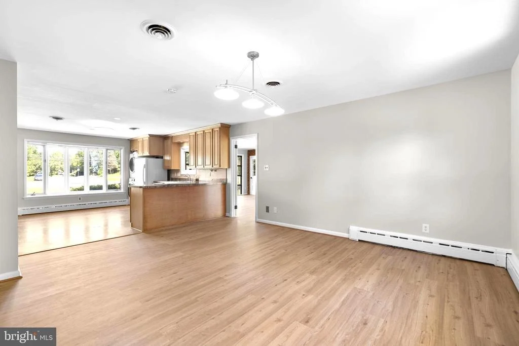 Photo of 18015 MUNCASTER ROAD