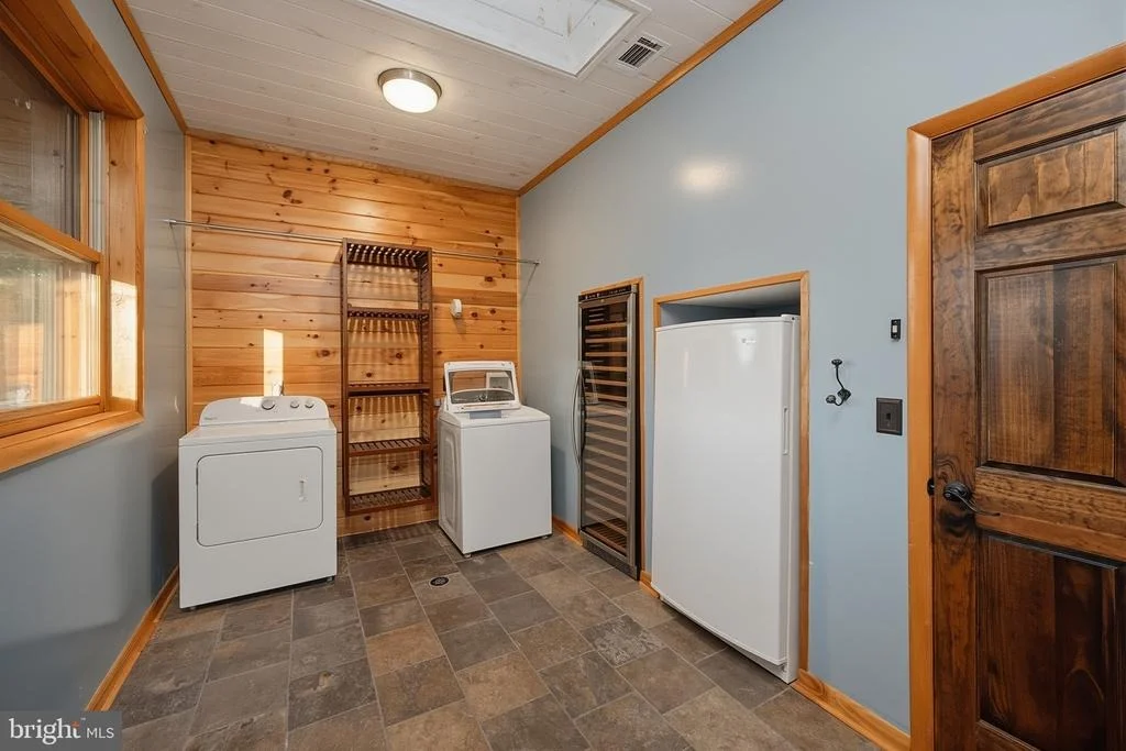 Photo of 253 GLEANINGS DRIVE
