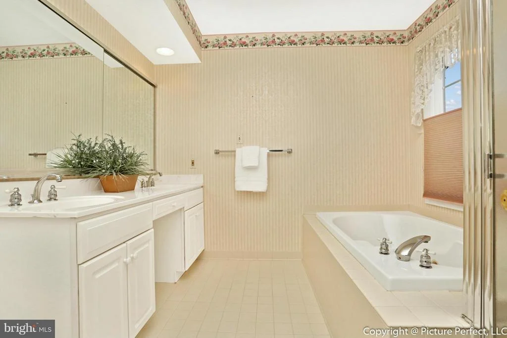 Photo of 2469 5 SHILLINGS ROAD