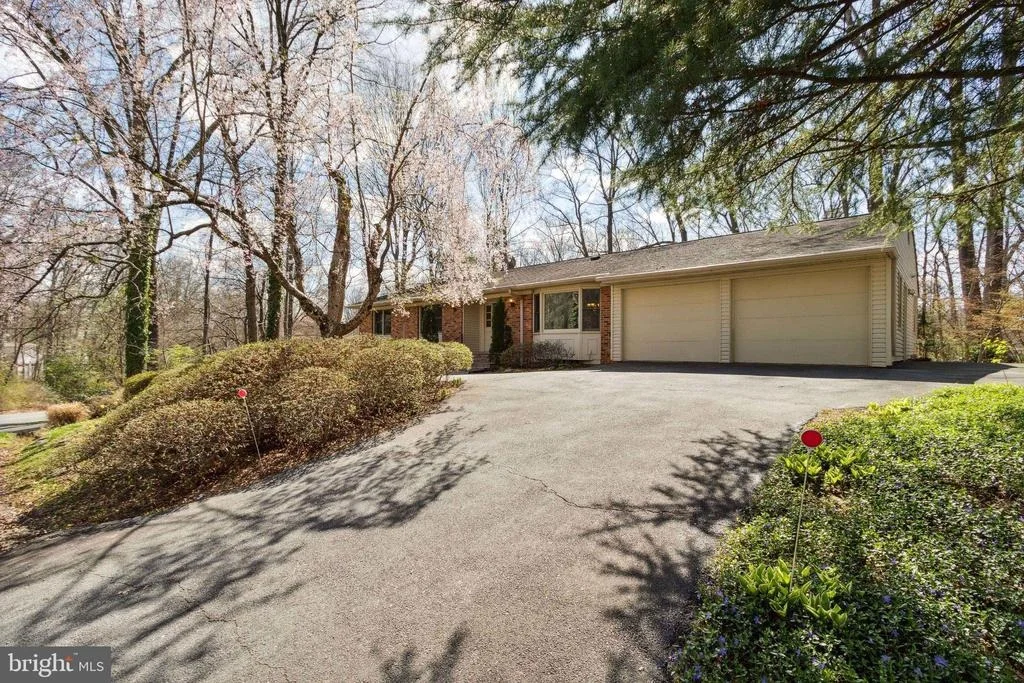 Photo of 10801 MIDSUMMER DRIVE