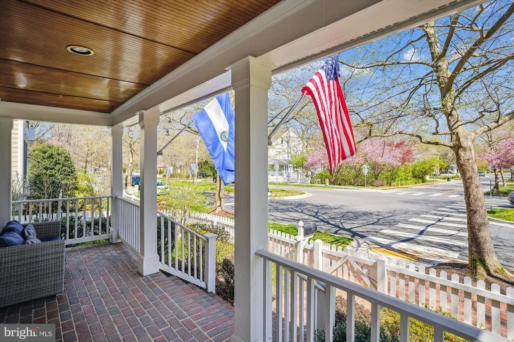 Photo of 302 TSCHIFFELY SQUARE ROAD