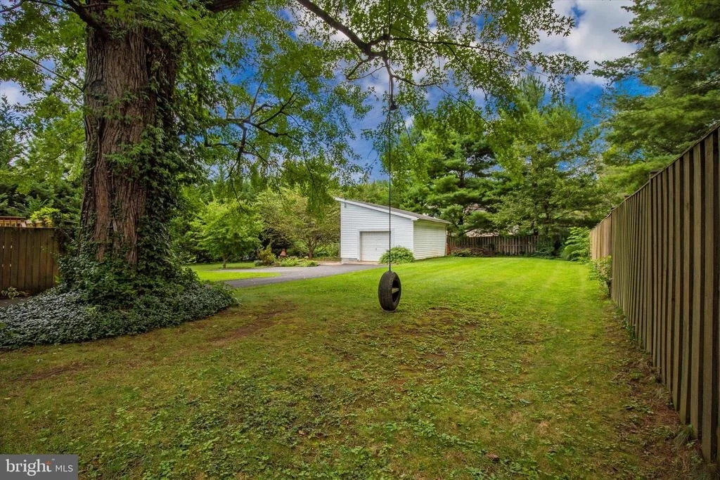 Photo of 1661 SHOOKSTOWN ROAD