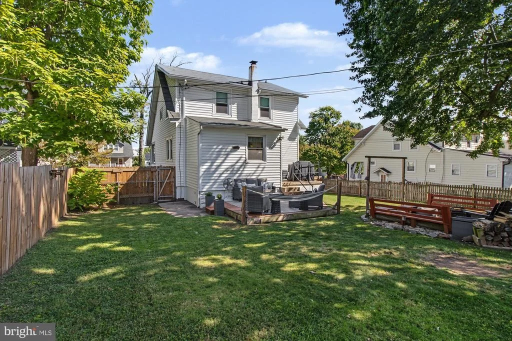 Photo of 2811 PINEWOOD AVENUE