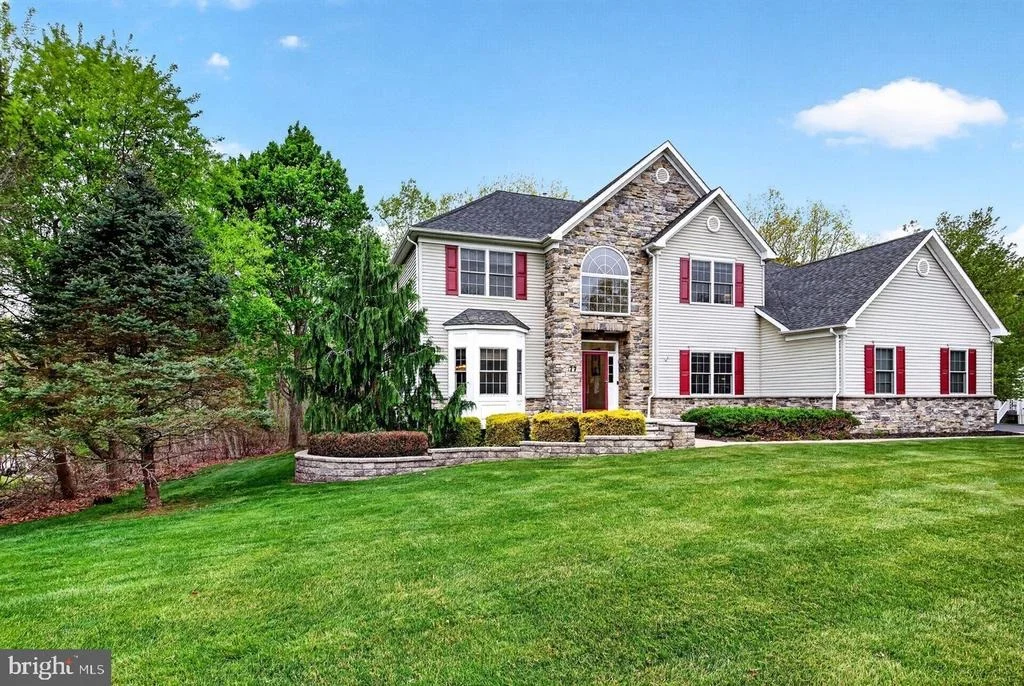 Photo of 77 HEMLOCK DRIVE