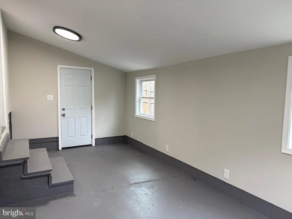 Photo of 7 CENTRE AVENUE