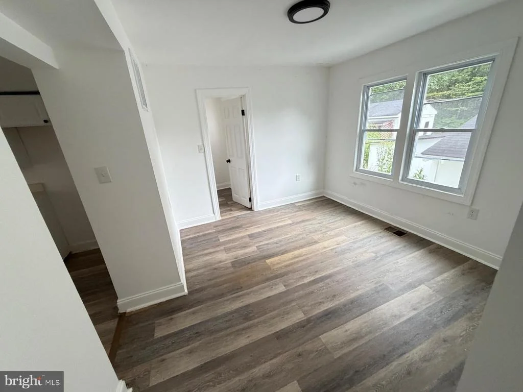 Photo of 667 THOMPSON ROAD