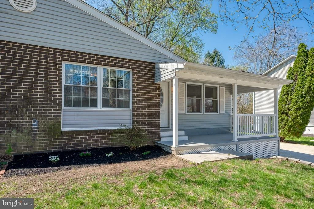 Photo of 406 LABURNUM ROAD
