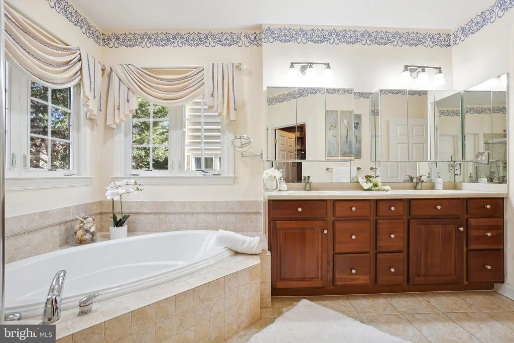 Photo of 3725 GLEN EAGLES DRIVE