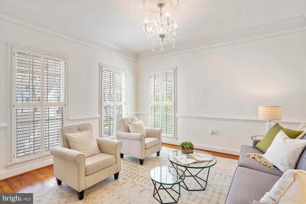 Photo of 302 TSCHIFFELY SQUARE ROAD
